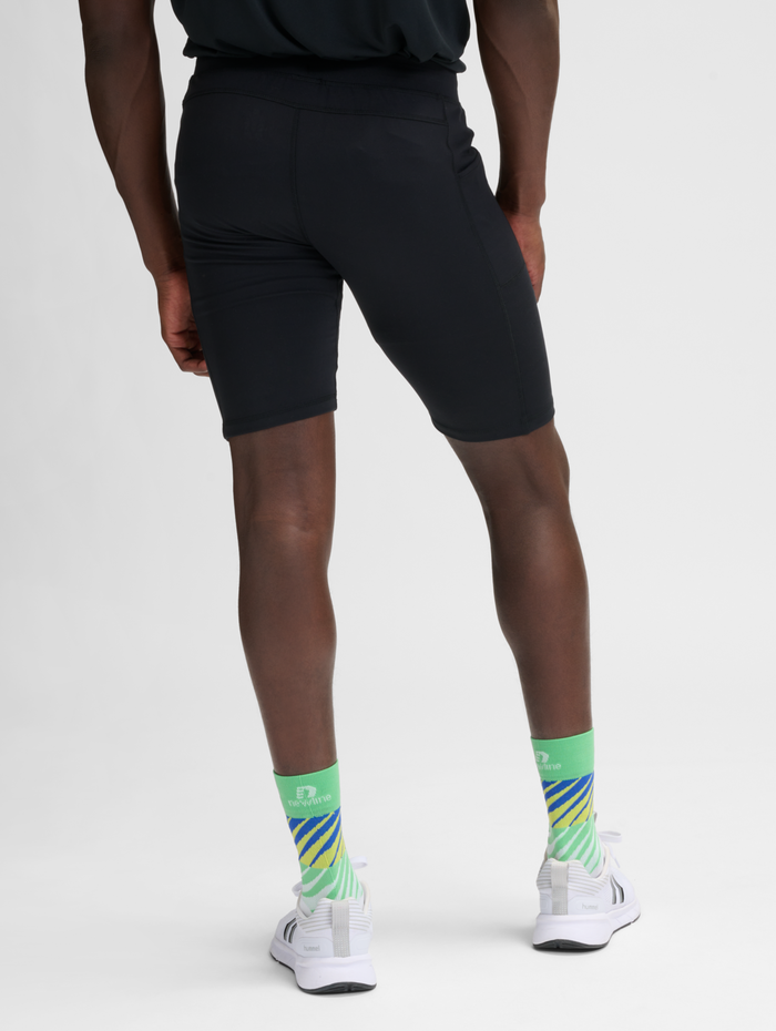 nwlLEAN POCKET TIGHT SHORTS, BLACK, model