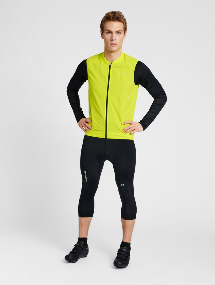 MENS CORE BIKE GILET, EVENING PRIMROSE, model