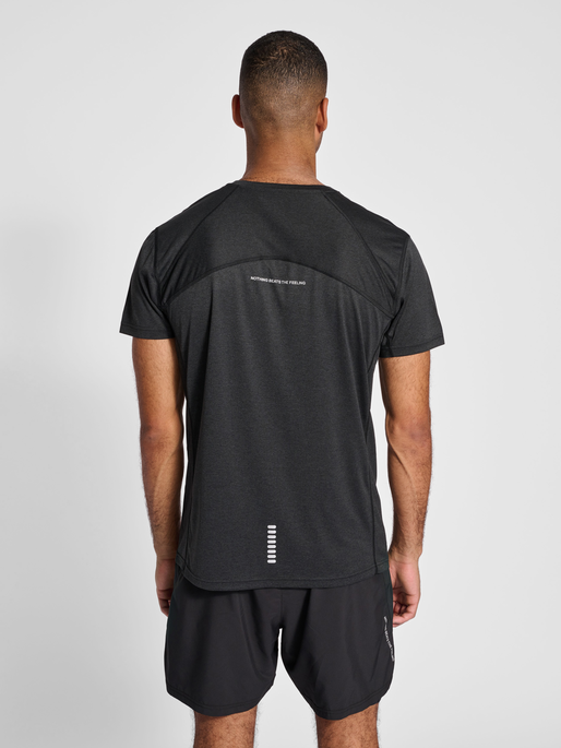 nwlTEMPE T-SHIRT S/S MEN, BLACK, model