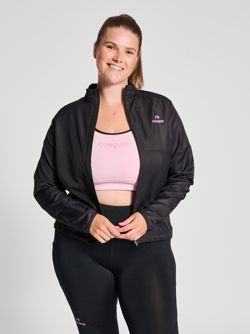 nwlSB RUNNING JACKET WO, BLACK, model