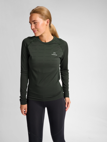 nwlPACE LS SEAMLESS WOMAN, BELUGA, model