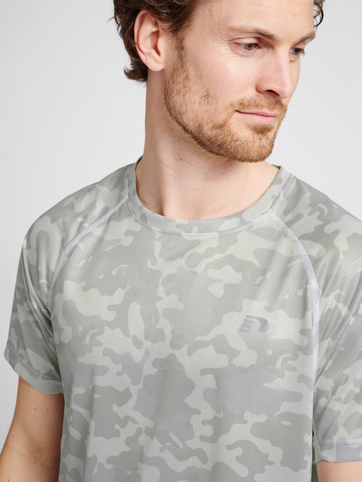 MEN RUNNING T-SHIRT S/S, OYSTER MUSHROOM AOP, model