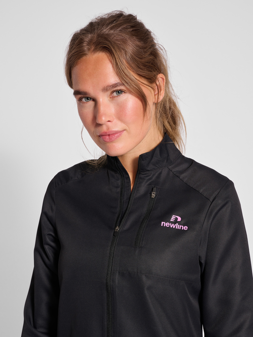 nwlSB RUNNING JACKET WO, BLACK, model