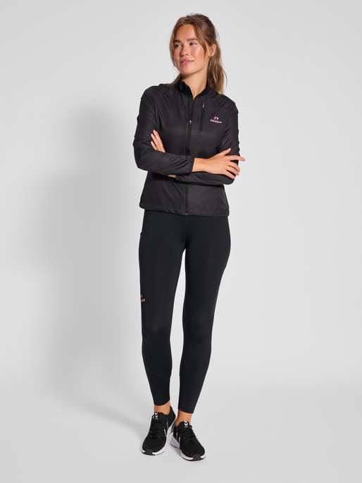 nwlSB RUNNING JACKET WO, BLACK, model