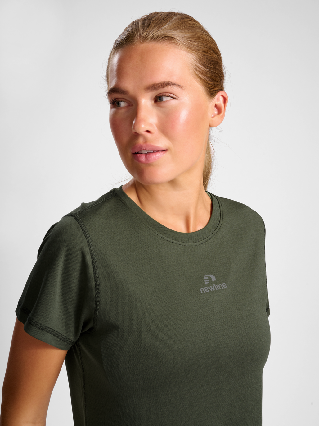 nwlBEAT POLY TEE WOMAN, 1954, model