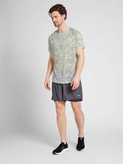 MEN RUNNING T-SHIRT S/S, OYSTER MUSHROOM AOP, model