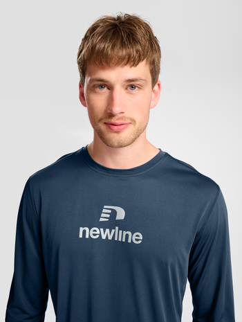 nwlBEAT LS TEE, MIDNIGHT NAVY, model