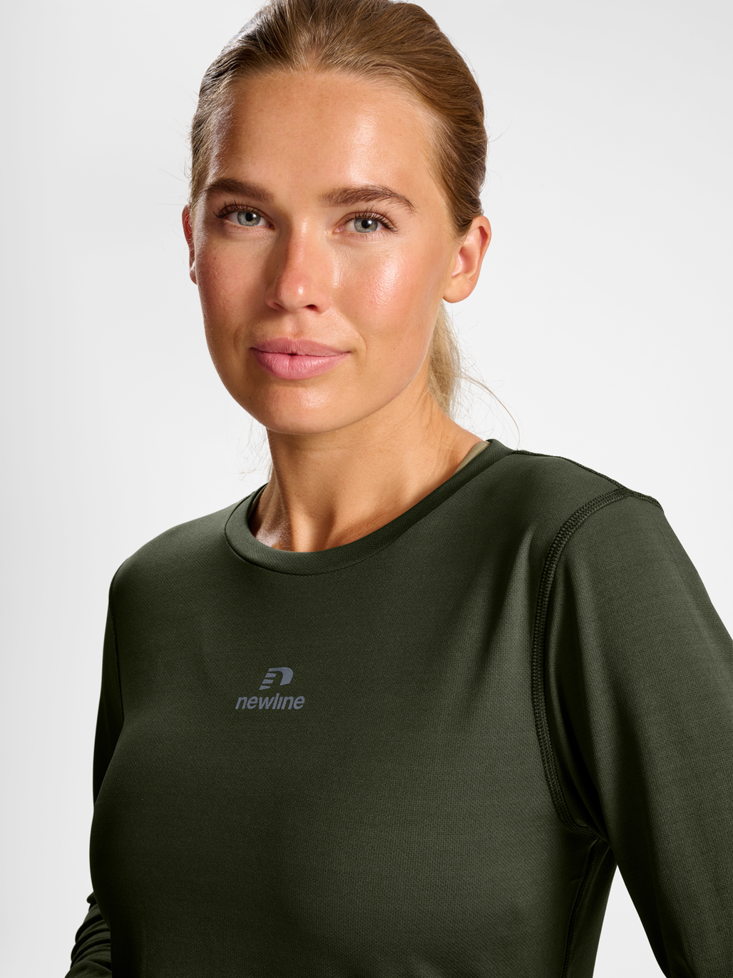 nwlBEAT POLY LS TEE WOMAN, 1954, model