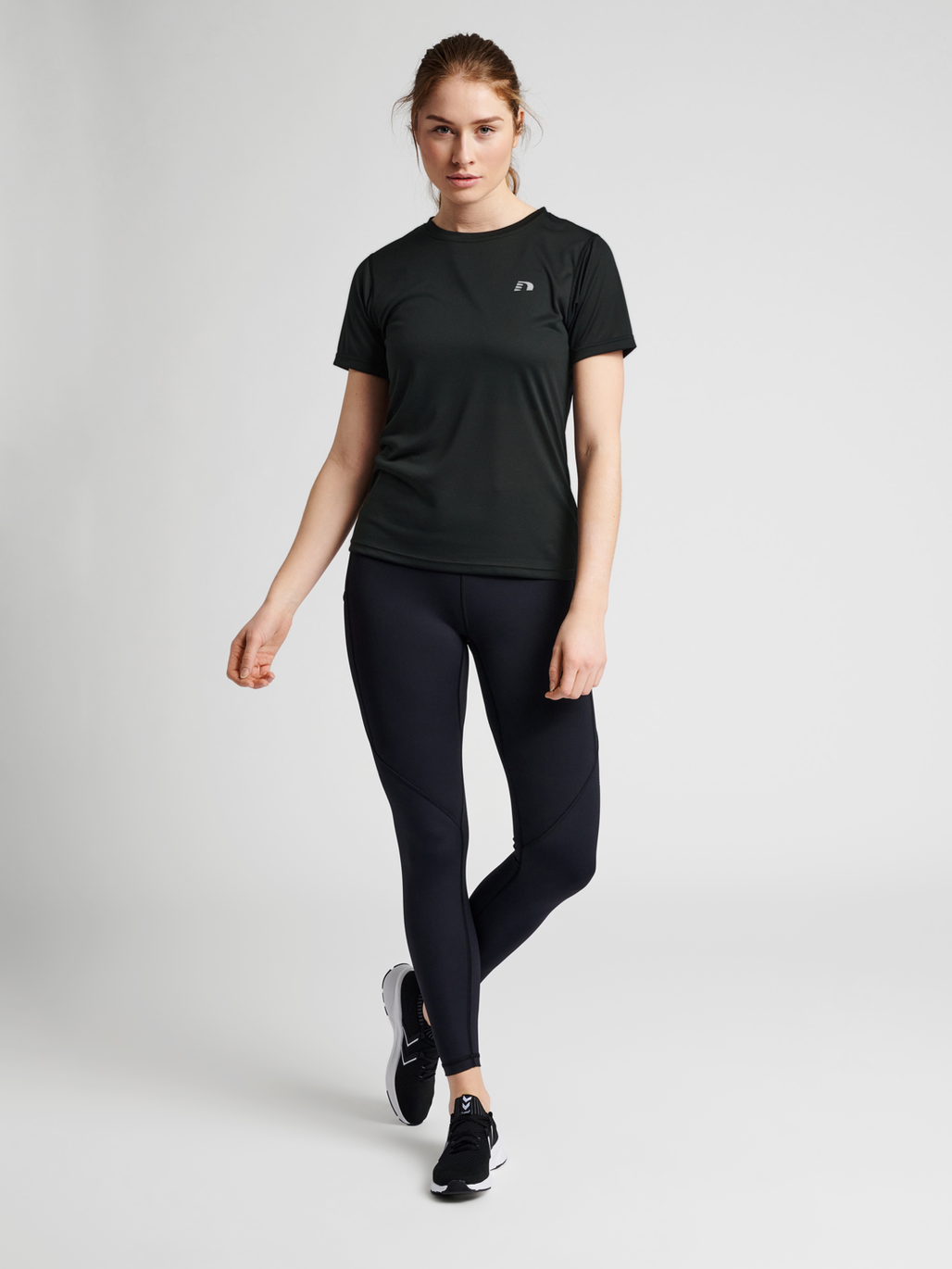 Black t shirt with black leggings cheap