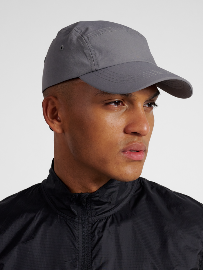nwlRUNNING CAP, TITANIUM, model