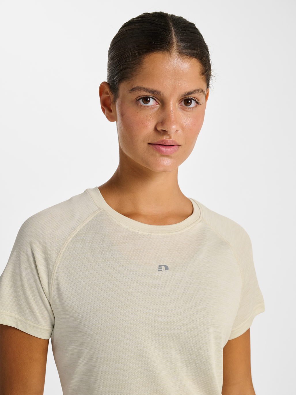 nwlACTIVE W T-SHIRT S/S, SILVER BIRCH, model