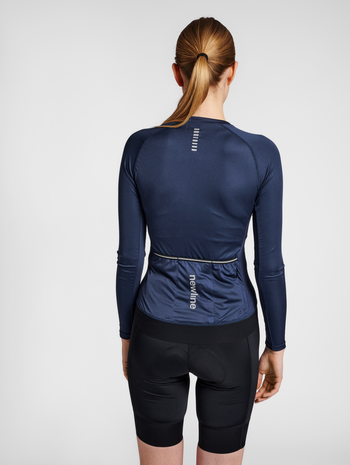 WOMENS CORE BIKE L/S JERSEY, BLACK IRIS, model