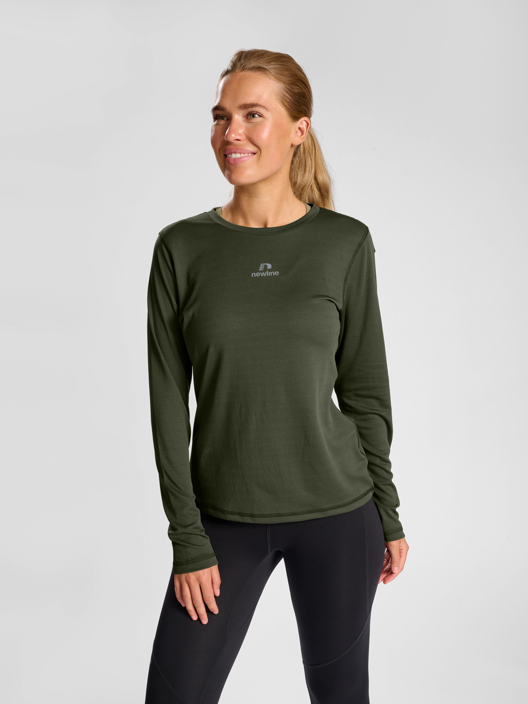 nwlBEAT POLY LS TEE WOMAN, 1954, model