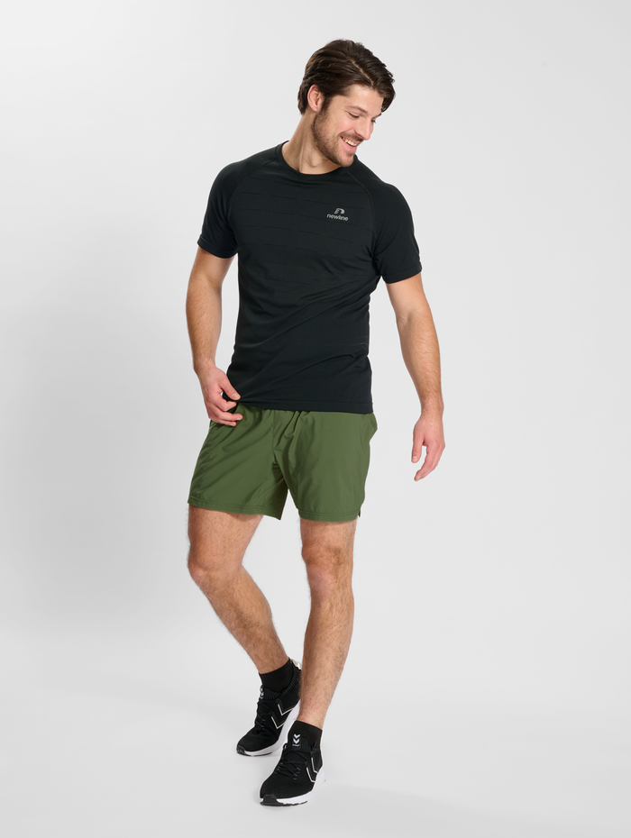 nwlDETROIT SHORTS MEN, FOUR LEAF CLOVER, model