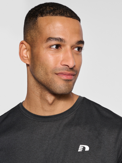 nwlTEMPE T-SHIRT S/S MEN, BLACK, model